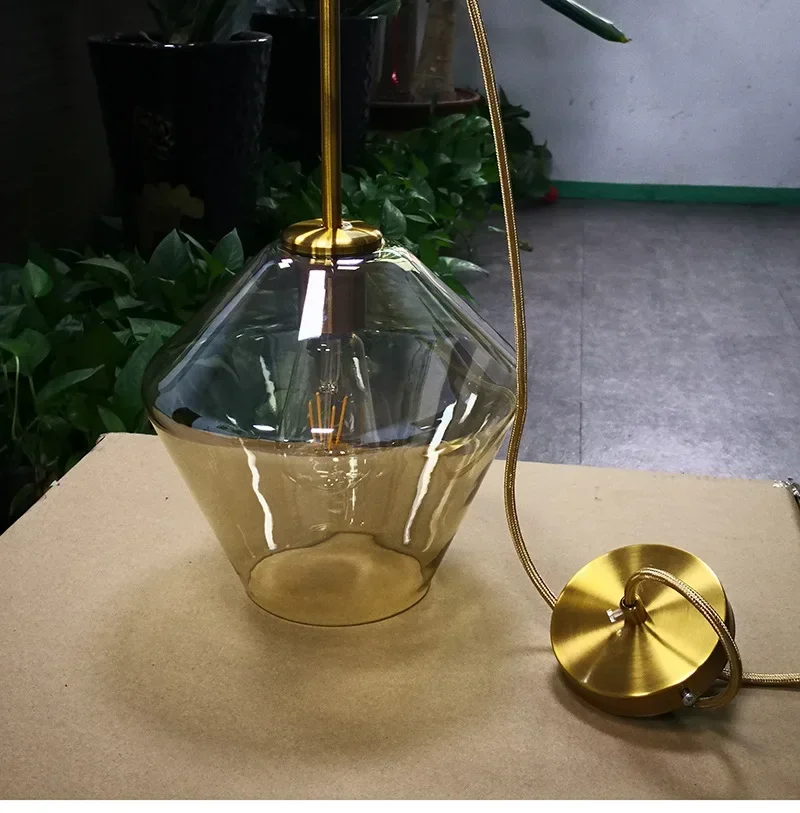 Switching Coffee To Tea - 北欧ポストモダンミニマリストリビングルームコーヒーショップバーティーレストラン寝室シャンパンゴールドバーガラスシャンデリア